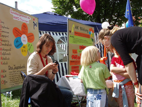 Am LOS-Stand des Landesjugendwerkes der AWO Thringen